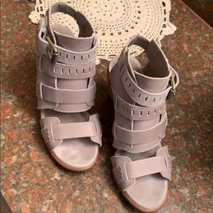 Sorel heels sz 7.5